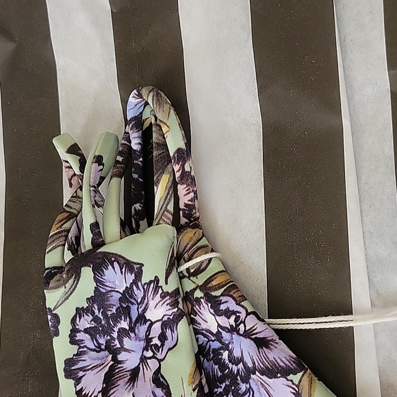 Brand new and beautiful - Picture 3 of 10